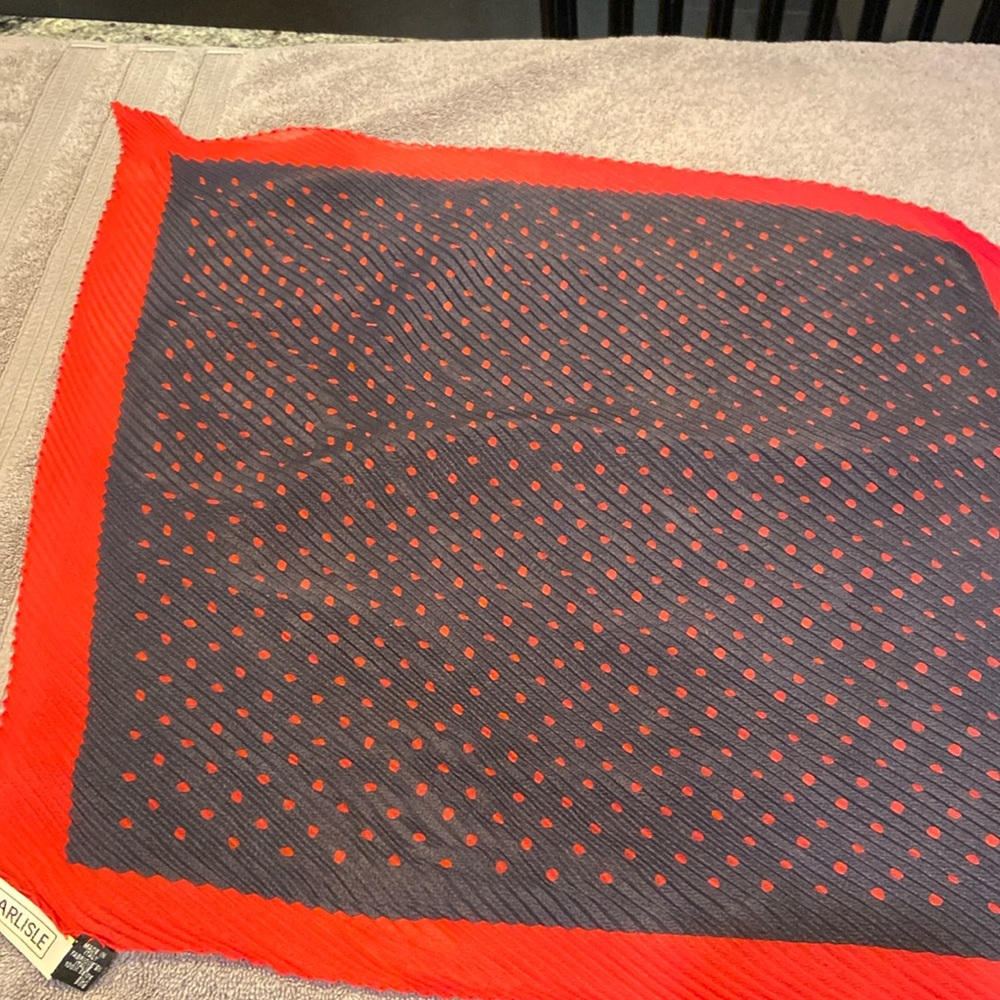 Silk pleated scarf. Navy and red